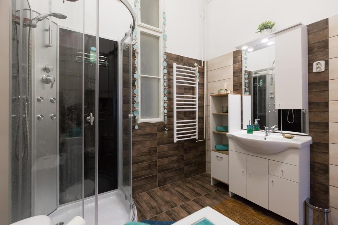 Eclectic Luxury & Spacious 2Br Ac Apt In Center ブダペスト エクステリア 写真